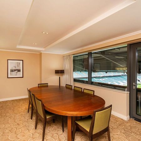 London Twickenham Stadium Hotel, A Member Of Radisson Individuals Exterior photo