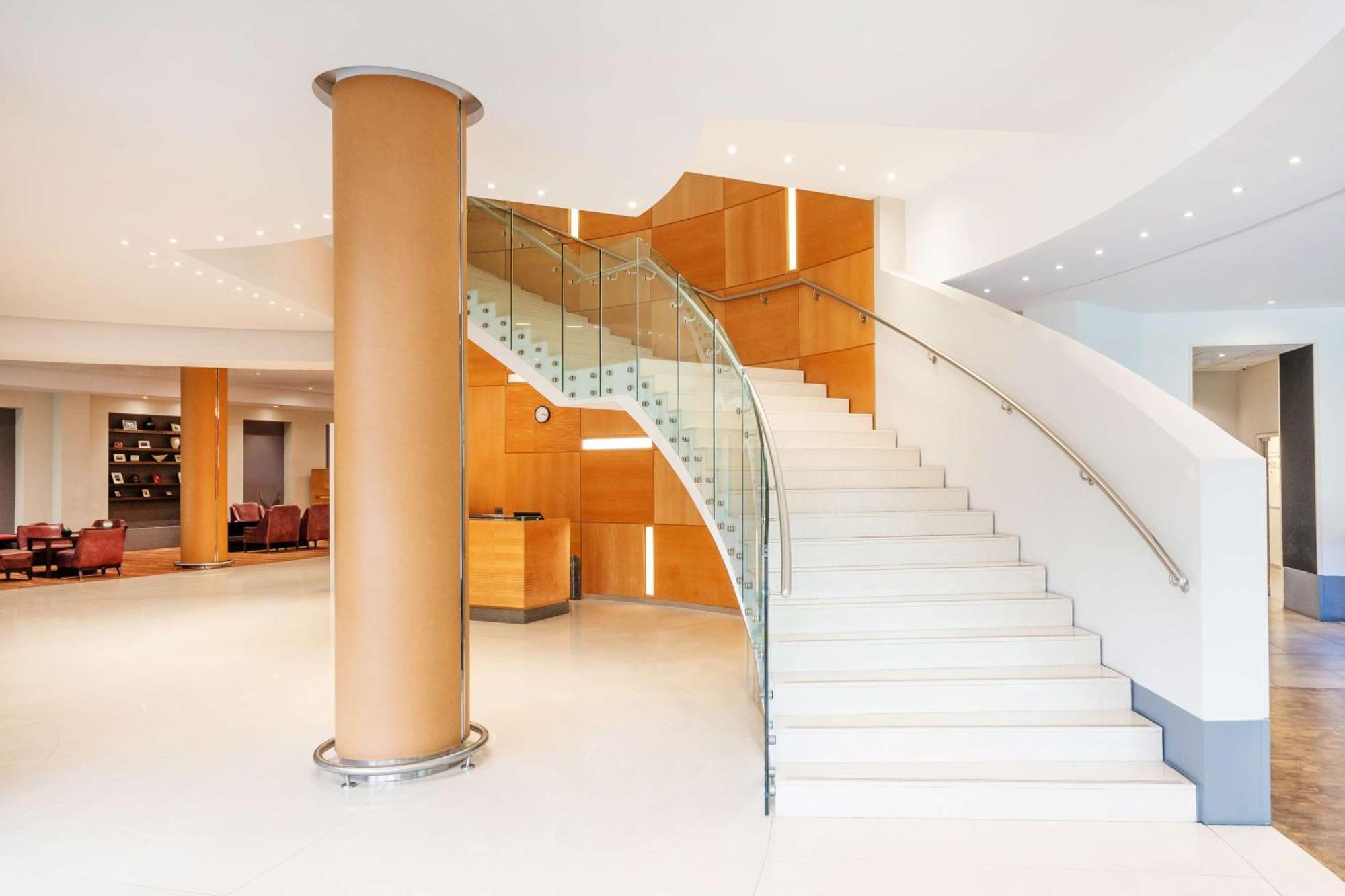 London Twickenham Stadium Hotel, A Member Of Radisson Individuals Exterior photo