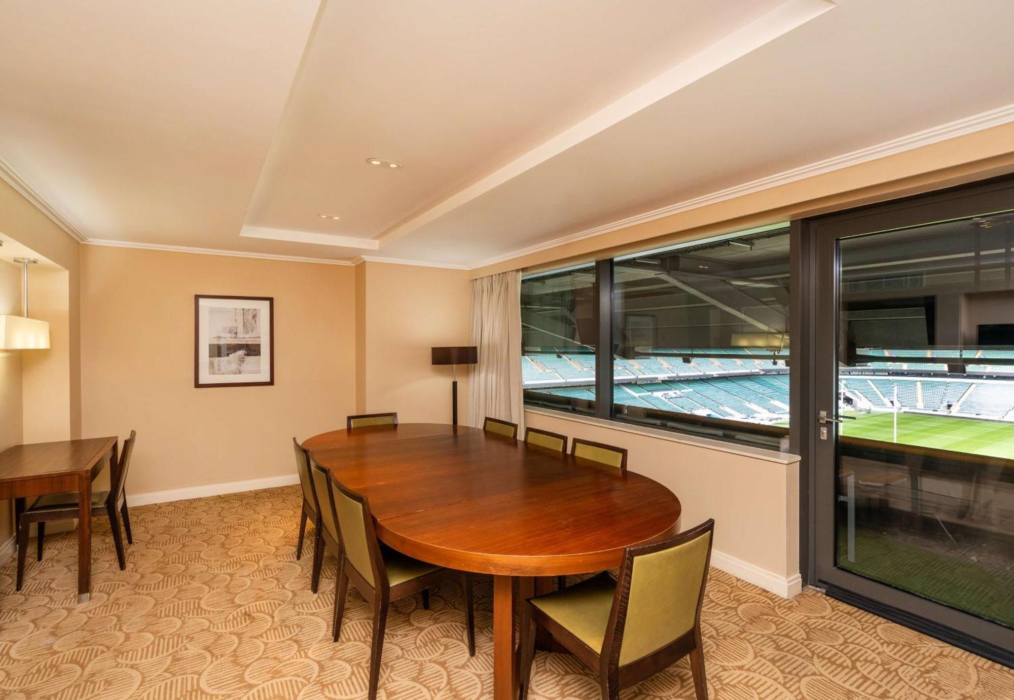 London Twickenham Stadium Hotel, A Member Of Radisson Individuals Exterior photo