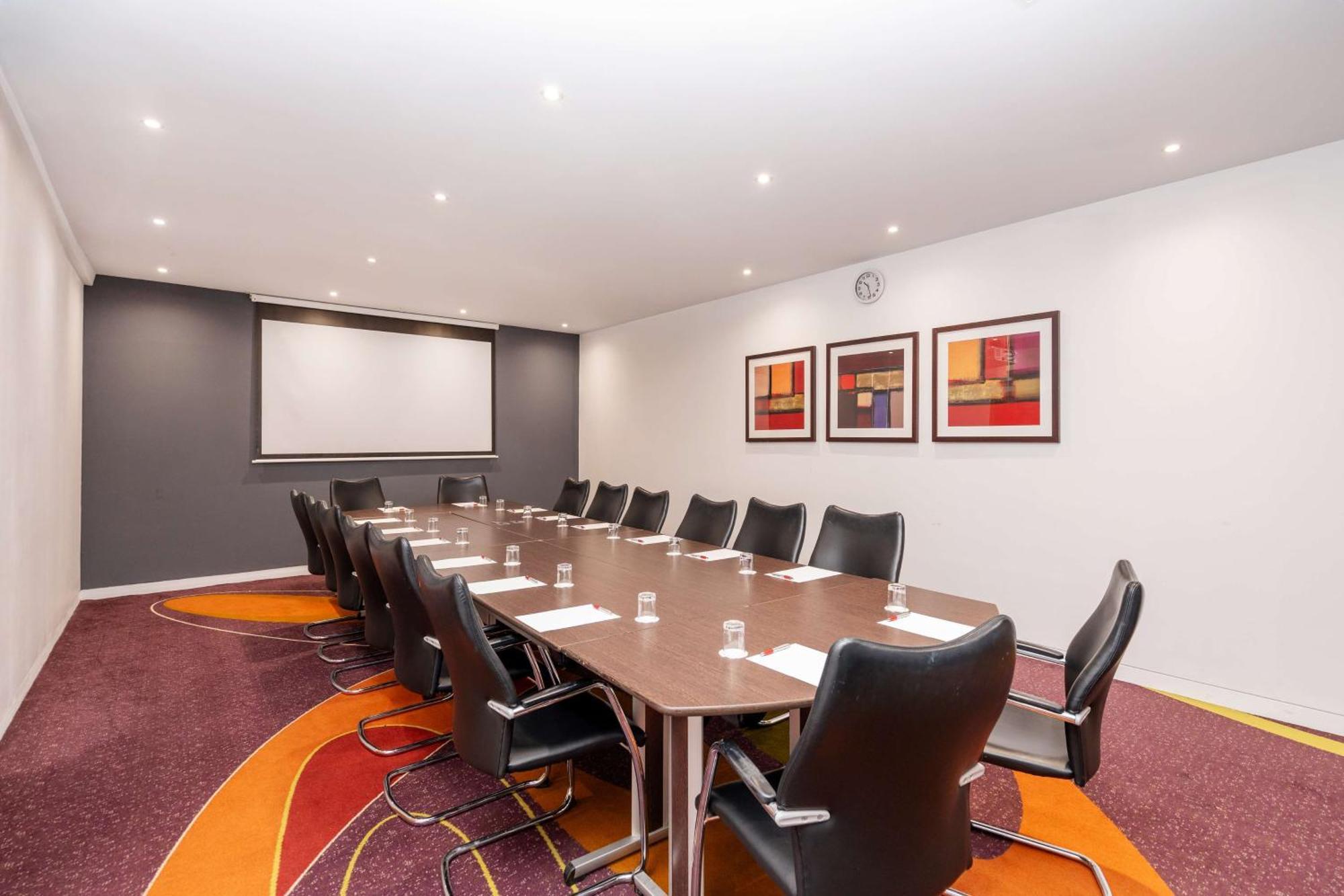 London Twickenham Stadium Hotel, A Member Of Radisson Individuals Exterior photo