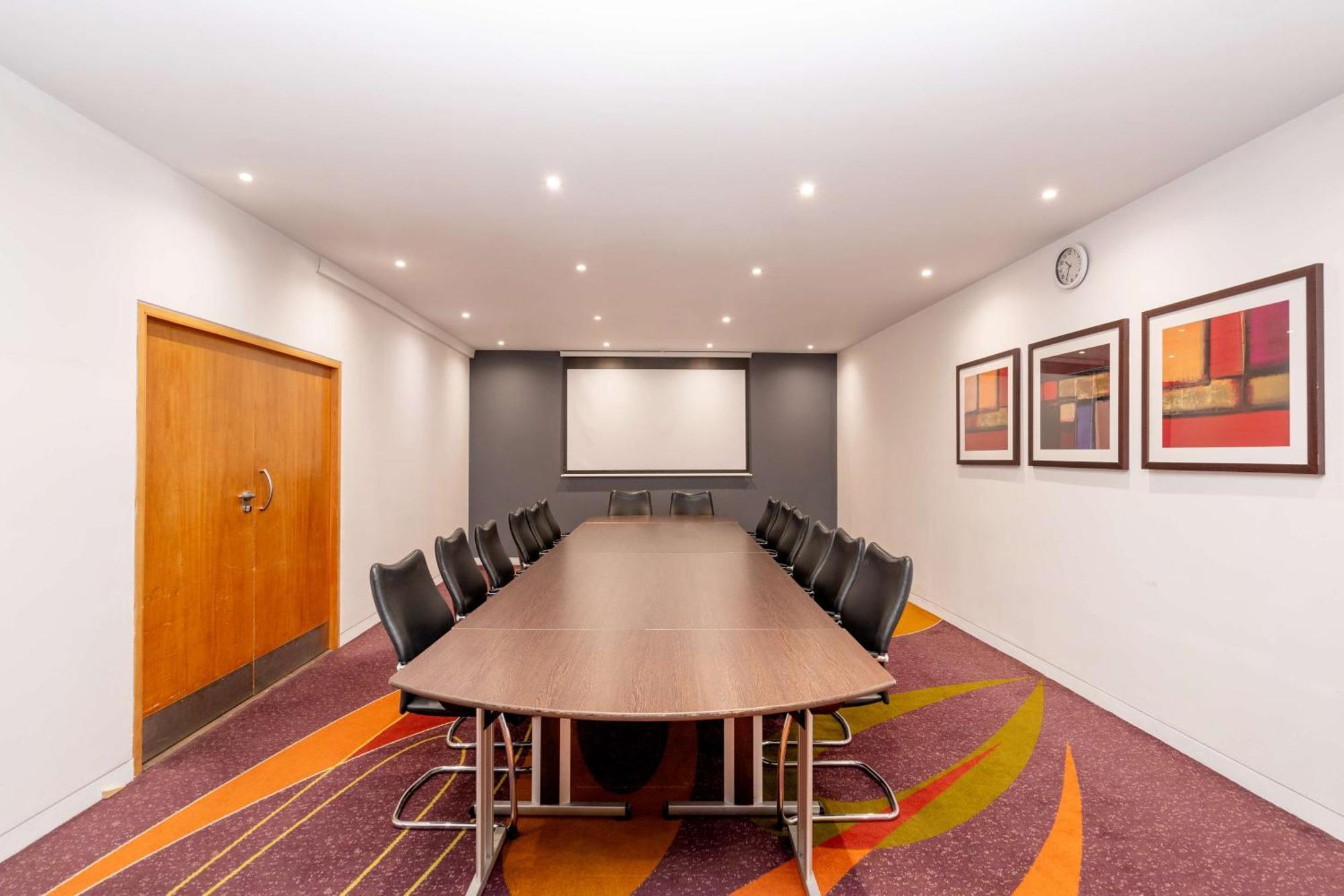 London Twickenham Stadium Hotel, A Member Of Radisson Individuals Exterior photo